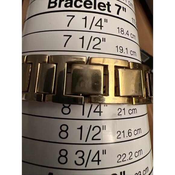 Generic Mother Of Pearl Gold Tone Ladies Watch New Battery - Picture 5 of 9